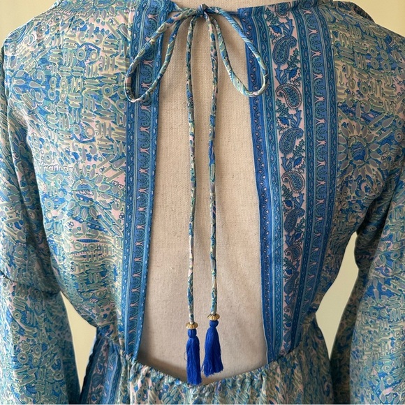 Beautiful Silk Blend, Boho Chic, Knee Length Dress with Cutout Back - Picture 4 of 9